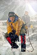 Chris O’Donnell and Izabella Scorupco in “Vertical Limit”