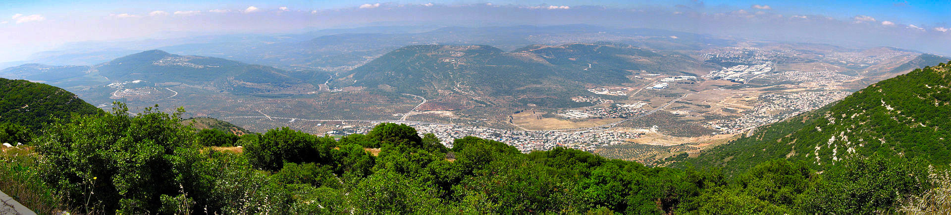 Panorama from Har Ari in the Galilee looking southwards, the large town in the middle is Rameh and the hill behind it is Har Kamon, to the right of Rameh is Sajur, Israel. Photographer: Someone35. Copyrighted. Licensed (CC BY-SA 3.0)