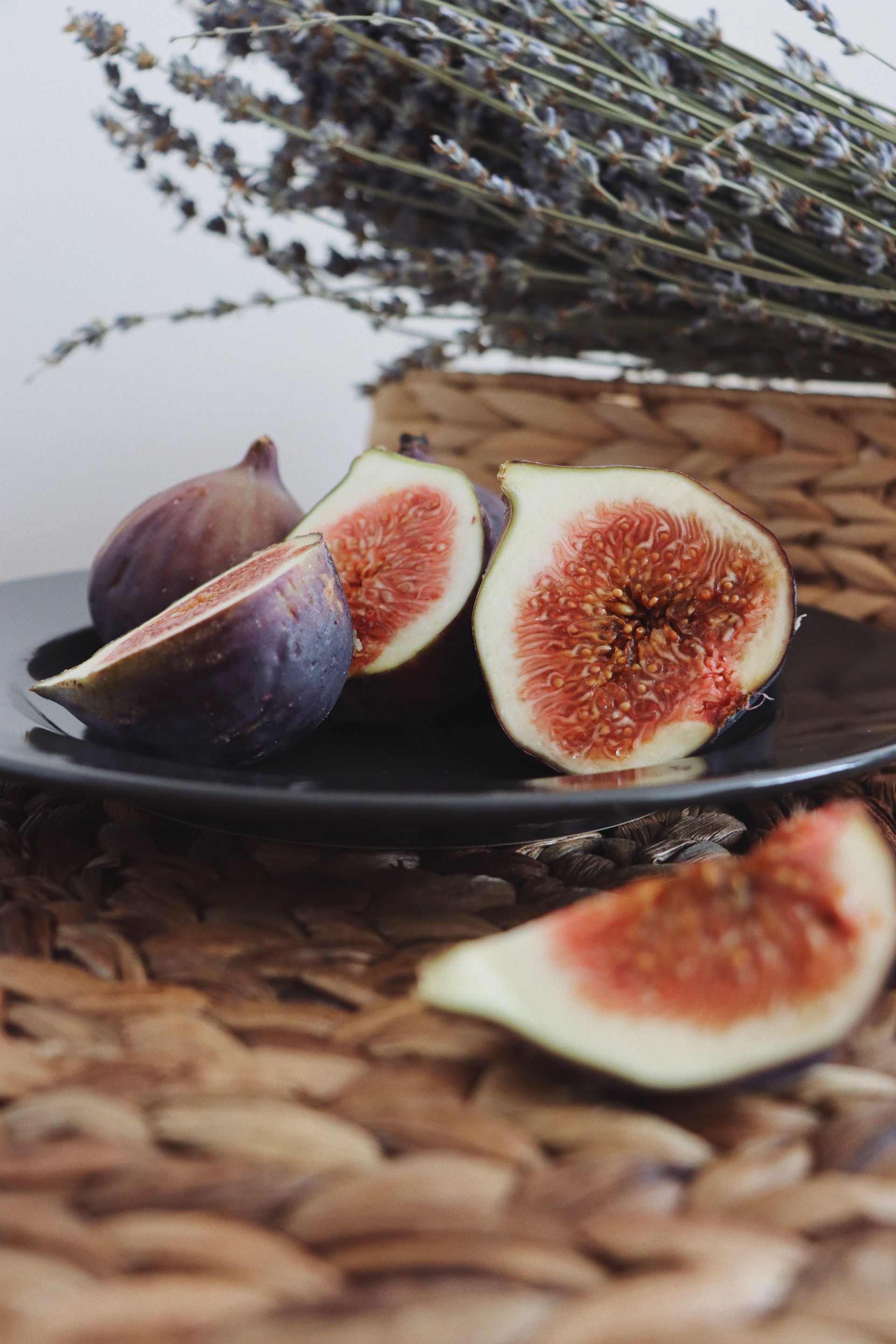 Cut figs. Photographer: Tanya Shulga